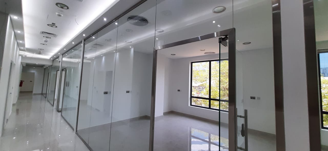 Frameless Office Glass Partition Dubai